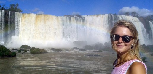 Conni an den Iguazú-Wasserfallen, Brasilien