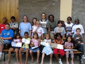 weltwärts-Freiwilligendienst-Freiwillige im Projekt mit Kindern in Botswana