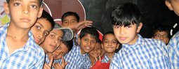weltwaerts Freiwilligendienst in Indien-Gruppe von Jungen im Projekt
