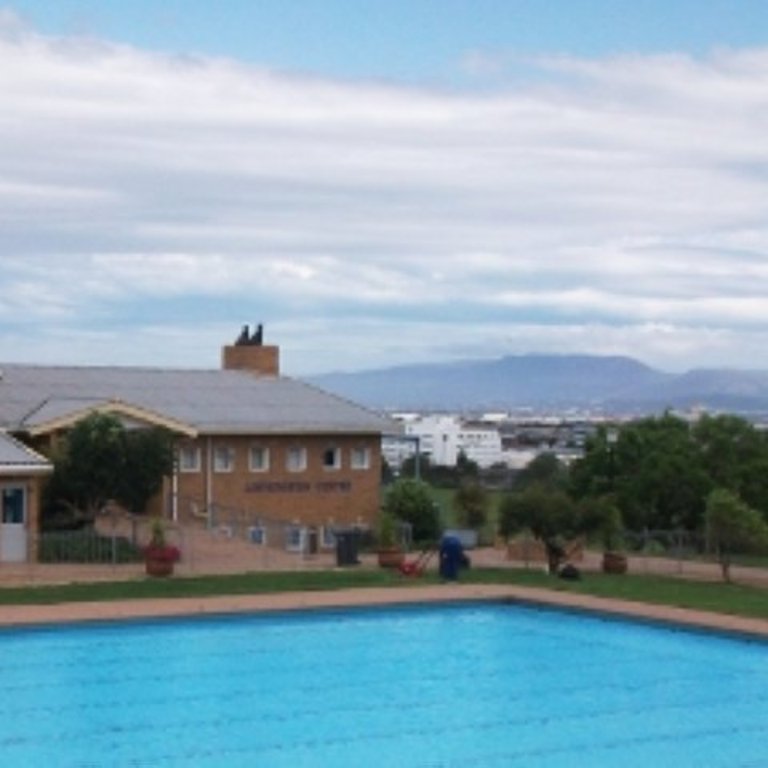 Austauschjahr in Kapstadt, Südafrika, Erfahrungen sammeln mit KulturLife, Pool, Sonne