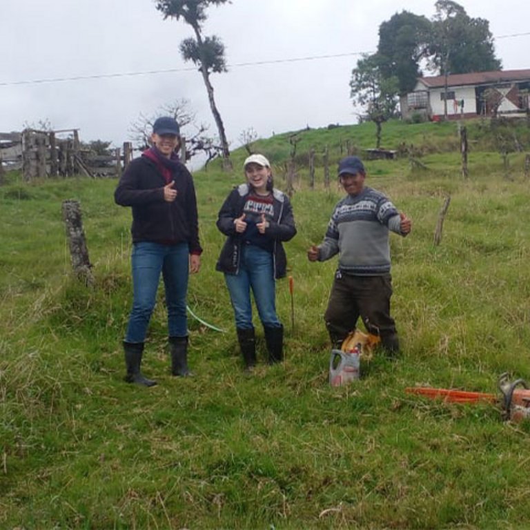 Noelie-mit-Finja-und-dem-Gastvater-in-Ecuador
