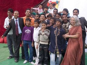 weltwaerts Freiwilligendienst in Indien-Gruppenbild verschiedene Altersklassen im Projekt der Shishya Society