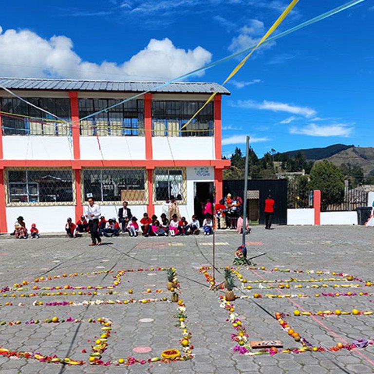 Gabenkreis-bei-der-indigenen-Feier-in-Ecuador-währemd-des-Freiwilligendienstes