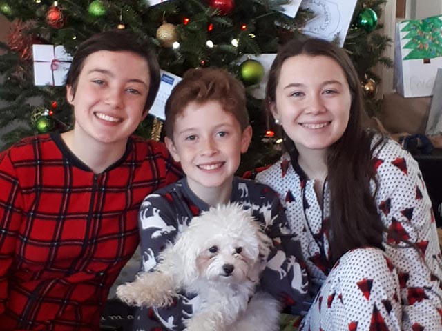 Gastgeschwister mit Hund an Weihnachten, High School, Schüleraustausch in Kanada
